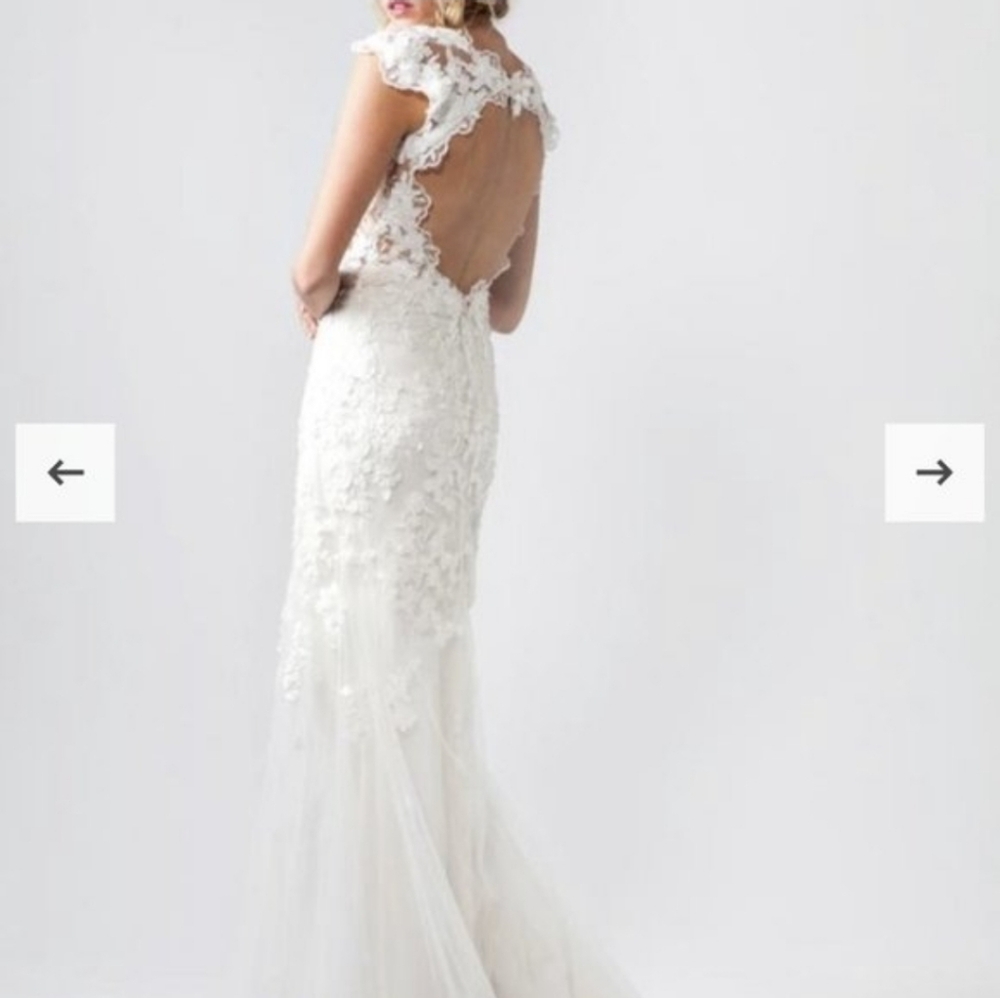 Elegant White Lace Backless Wedding Dress